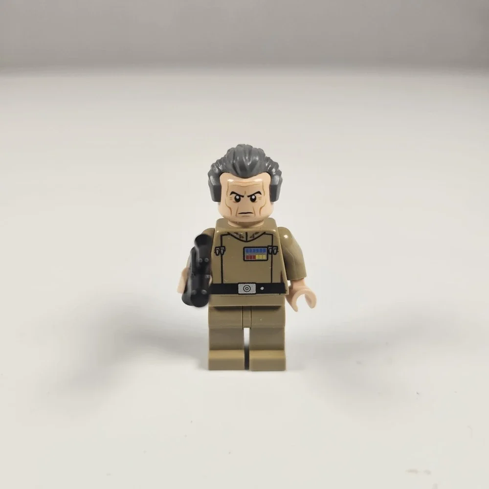 Lego Star‎ Wars Grand Moff Tarkin - Dark Tan Uniform Minifigure w/ Blaster 75150